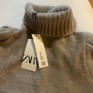 Zara puff shoulder cropped sweater